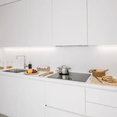 Pescaia - 2 Bedrooms And 2 Balconies In Alvalade 아파트