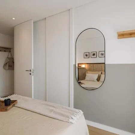 Pescaia - 2 Bedrooms And 2 Balconies In Alvalade 아파트 *