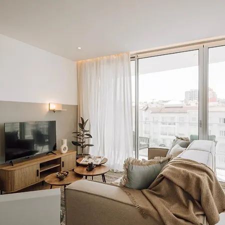 Pescaia - 2 Bedrooms And 2 Balconies In Alvalade Apartment Lisbon
