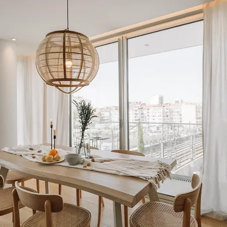 Pescaia - 2 Bedrooms And 2 Balconies In Alvalade Apartmán