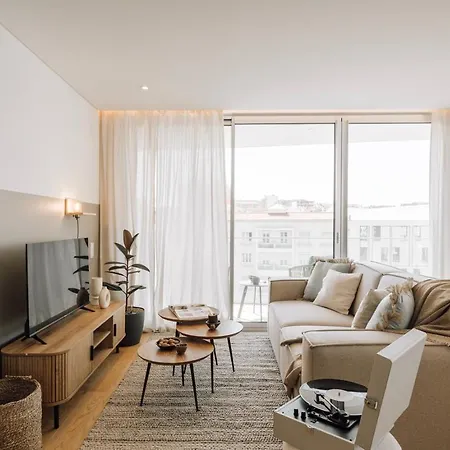 Pescaia - 2 Bedrooms And 2 Balconies In Alvalade Apartmán Lisboa