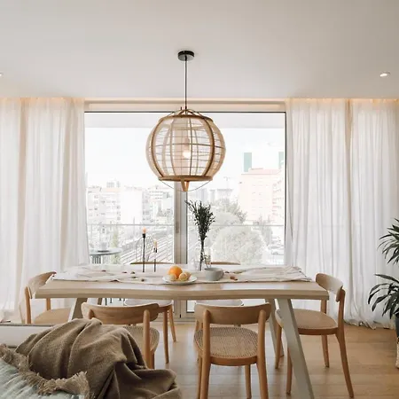 Pescaia - 2 Bedrooms And 2 Balconies In Alvalade Lisboa