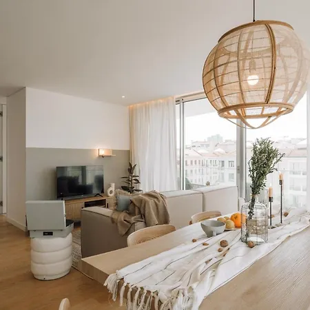 Pescaia - 2 Bedrooms And 2 Balconies In Alvalade *